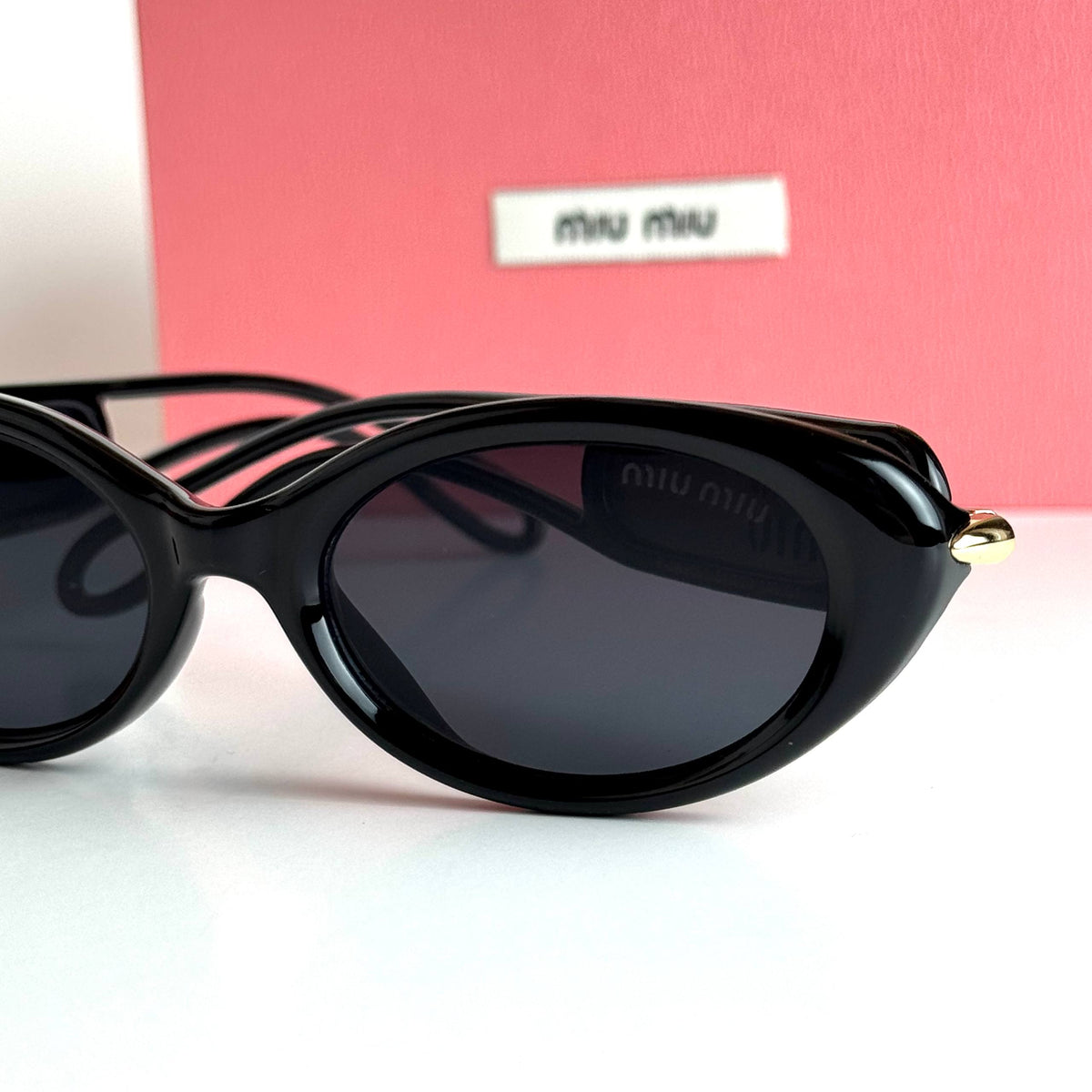Miu Miu Oval MU17WS Black Sunglasses Front View Lebanon - ChronoVault - view 4