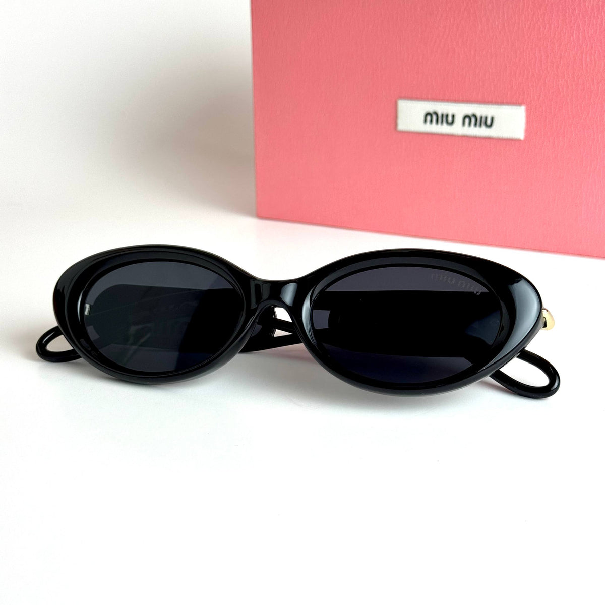 Miu Miu Oval MU17WS Black Sunglasses Front View Lebanon - ChronoVault - view 5