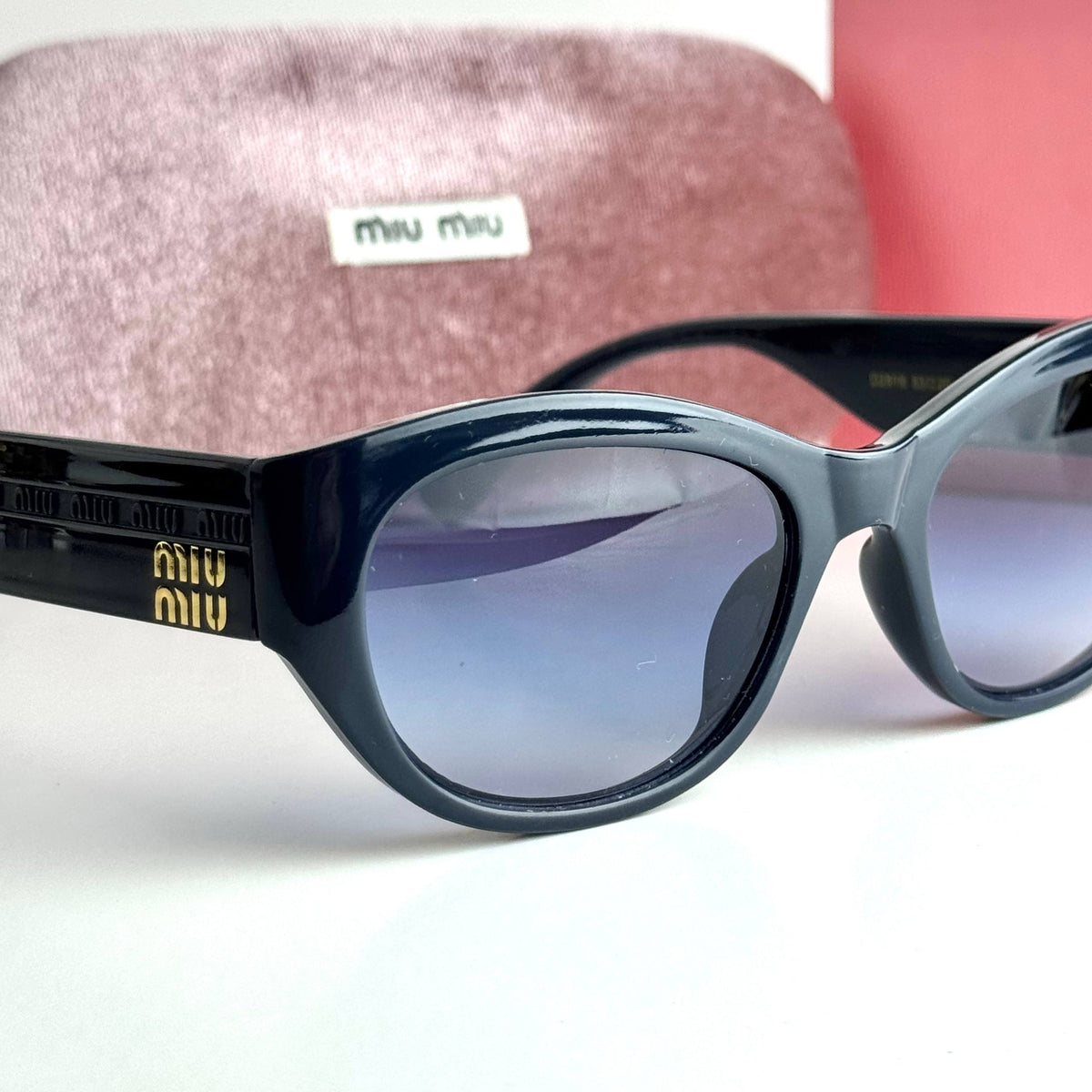 Miu Miu SMU21Z Blue gradient Sunglasses Front View Lebanon - ChronoVault - view 3