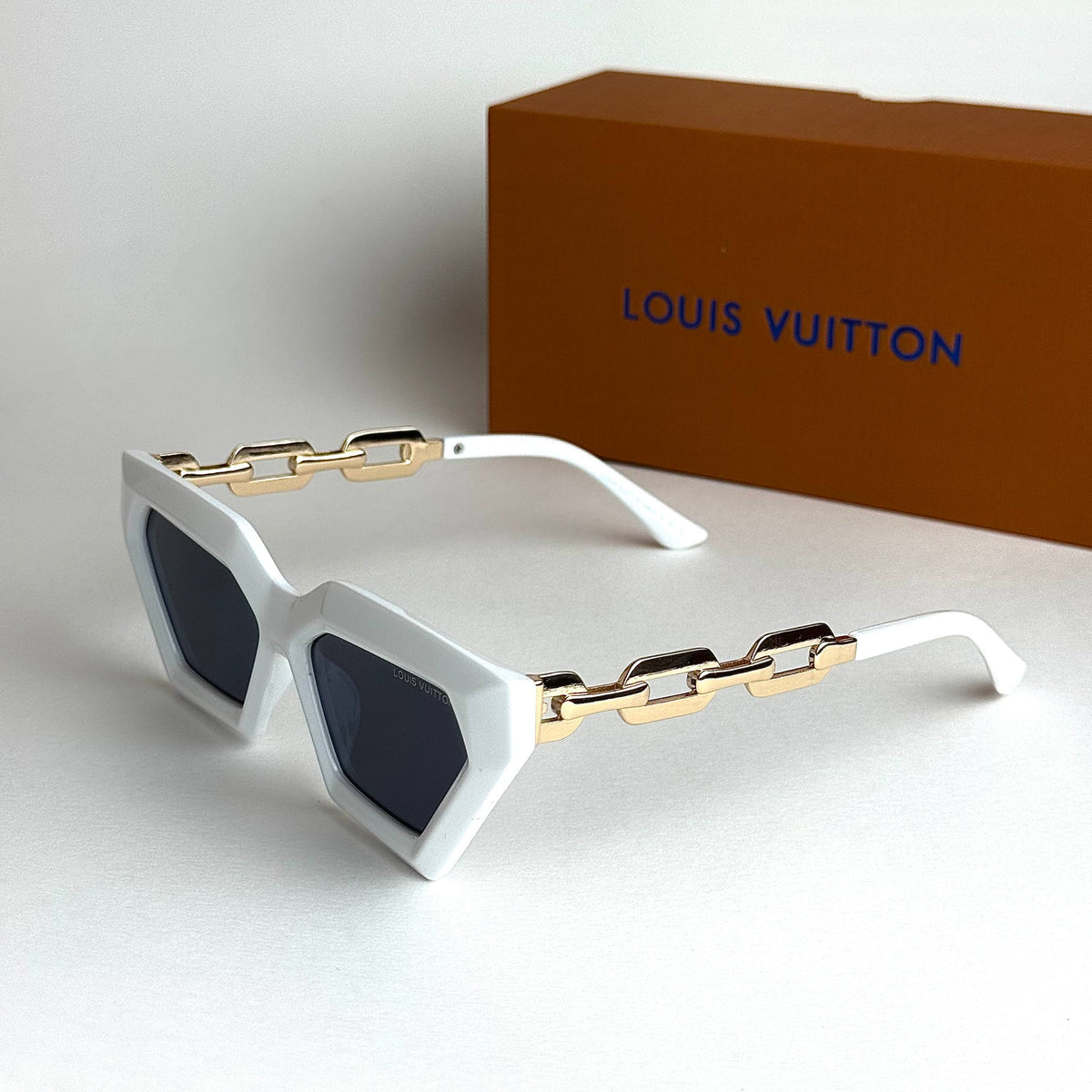 LV Chain Link White Gold Black women's sunglasses Lebanon - ChronoVault