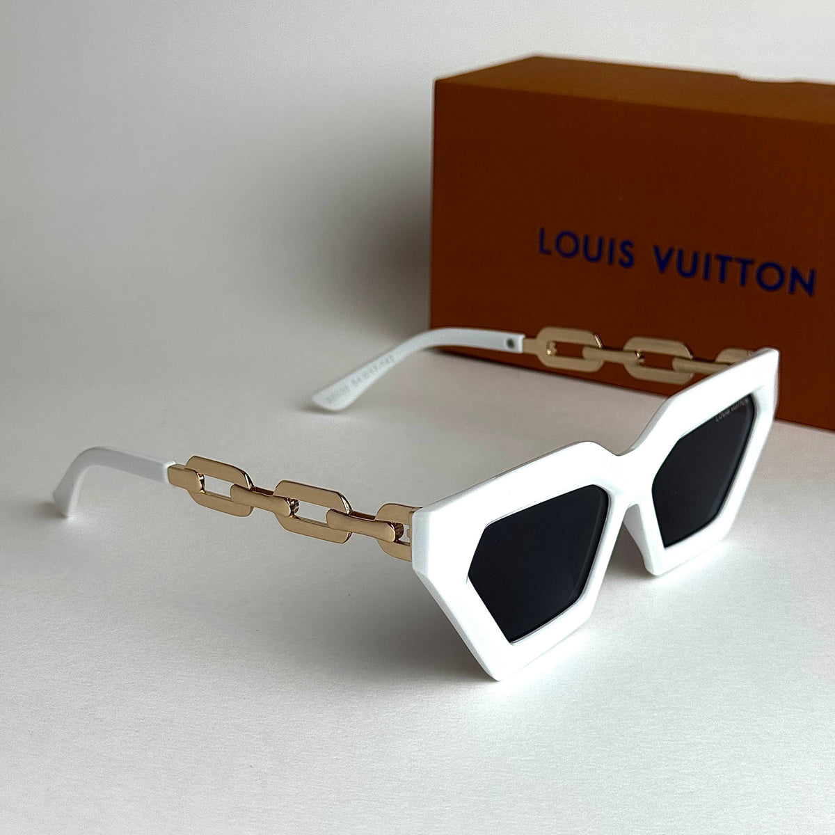 LV Chain Link White Gold Black women's sunglasses Lebanon - ChronoVault