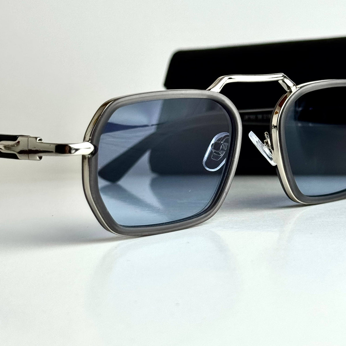 Persol PO3358S Blue gradient Sunglasses Front View Lebanon - ChronoVault - view 3
