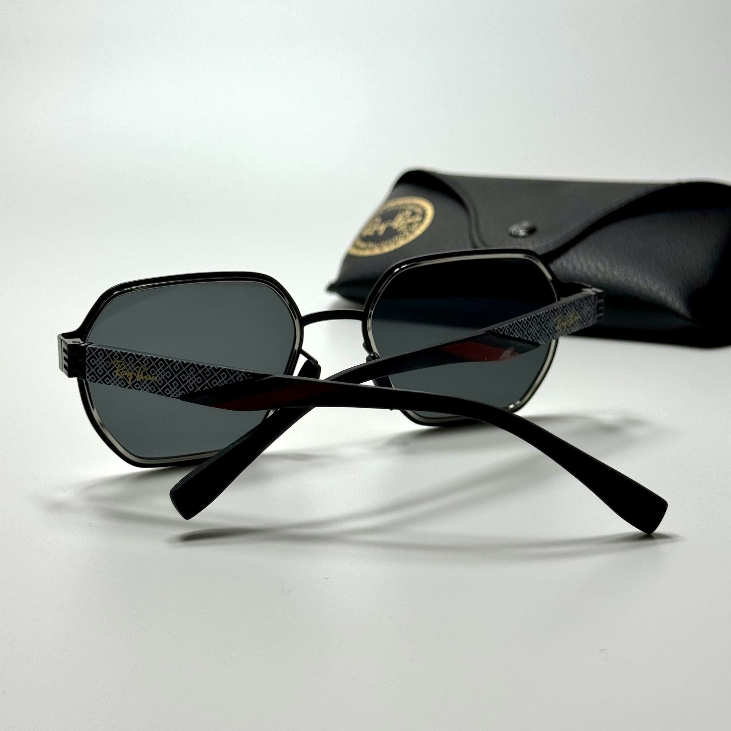 Ray-Ban Square RB3725 Black Grey women's sunglasses Lebanon - ChronoVault - view 3